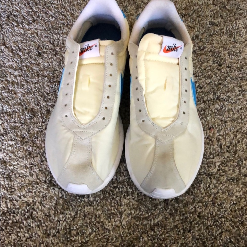 Nike tennis shoes